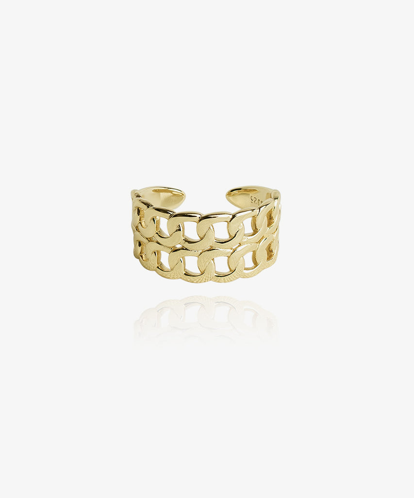 delicate Ora 18k gold ring on white background