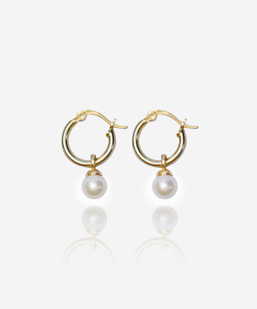 Perla earrings on white background